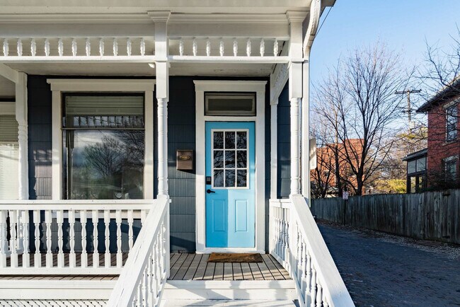 Building Photo - 254 W Poplar Ave