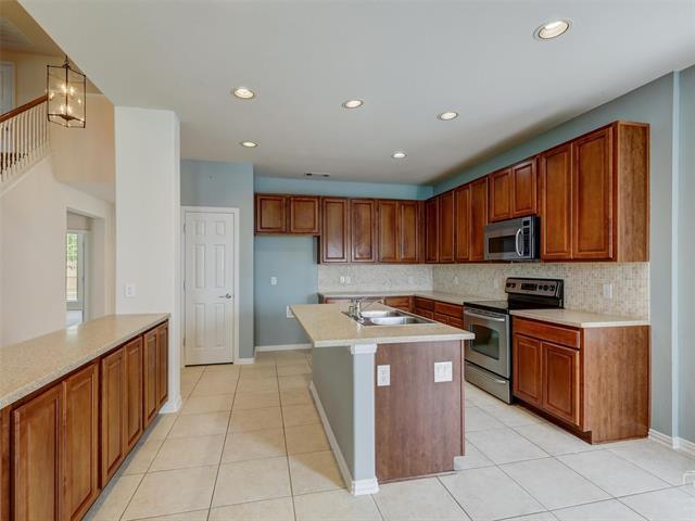 Building Photo - 1041 Crystal Lake Dr