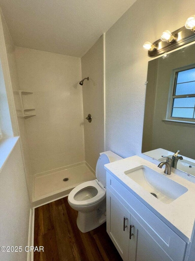 Building Photo - Must-See Property