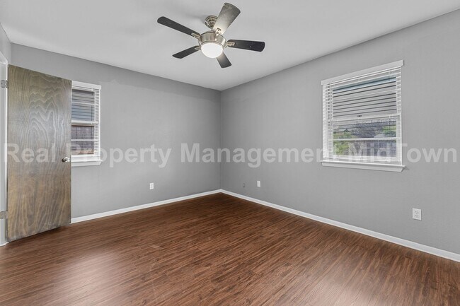 Building Photo - 2907 Ashbury Dr