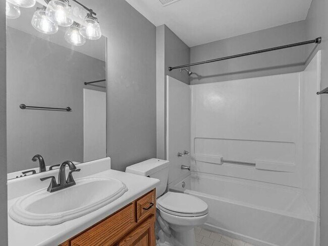 Building Photo - 305 Riverbend Dr