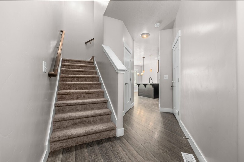 Building Photo - 626 N Preserve Dr