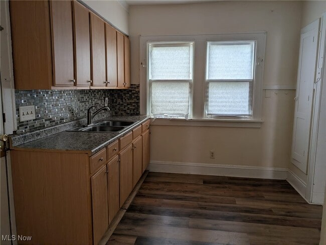 Building Photo - 924 Helmsdale Rd