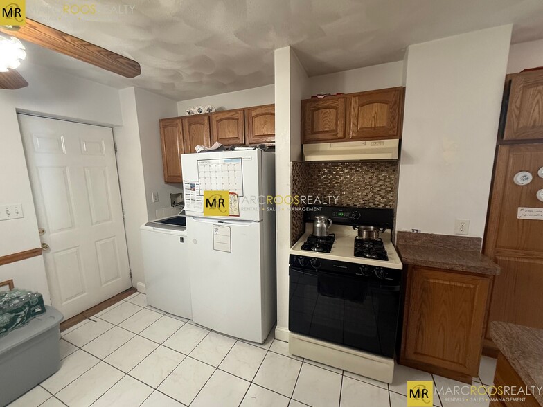 Primary Photo - 148 Saratoga St