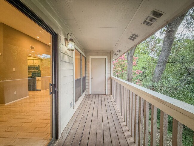 Building Photo - 3839 Dry Creek Dr