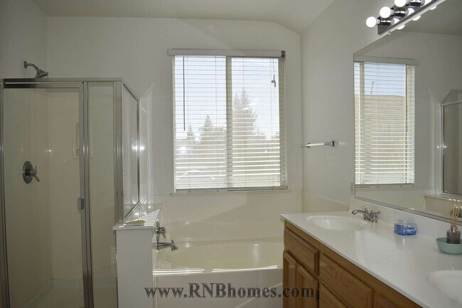 Building Photo - 2108 Macaw Ln