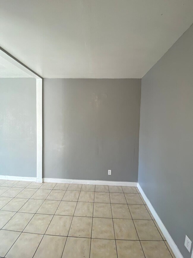 Building Photo - Hard to Find 1 BD 1 BA House with a 2 car garage and it's own yard.