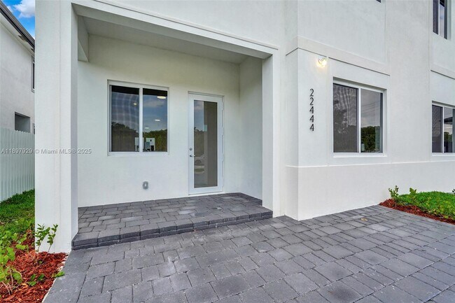 Building Photo - 22555 SW 125th Ave