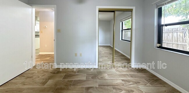 Building Photo - 601 Stone Dr