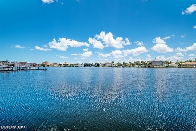 Building Photo - 400 Flagship Dr