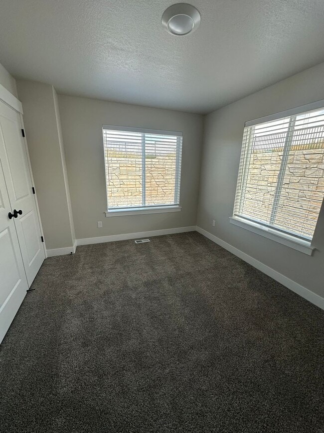 Building Photo - 3143 E Thorley Dr