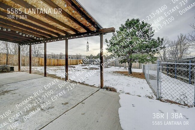 Building Photo - 5585 Lantana Dr