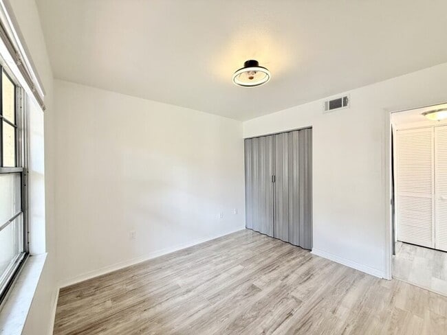 Building Photo - 380 2nd Ave N
