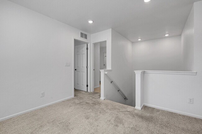 Building Photo - $2,595.00, 3 bed, 2.5 bath Townhouse in Au...
