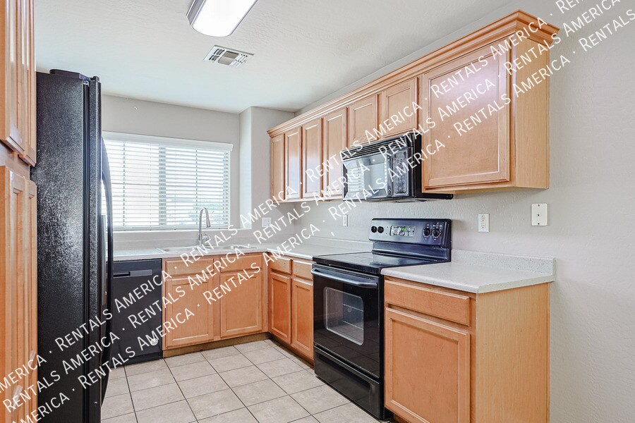 Building Photo - 6814 S 36th Ln