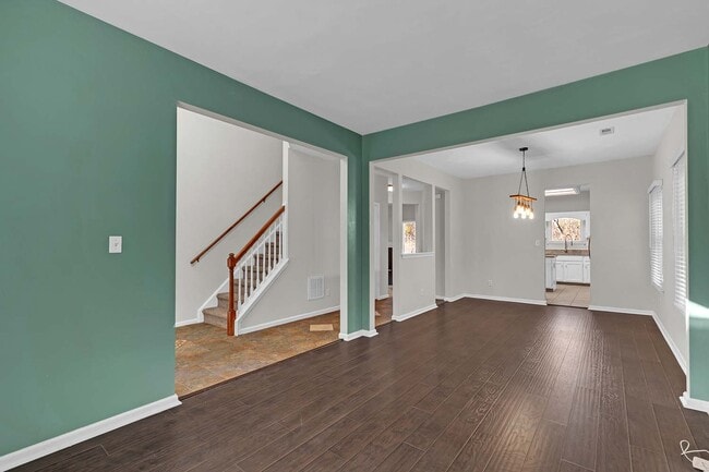 Building Photo - 710 Ray Ave