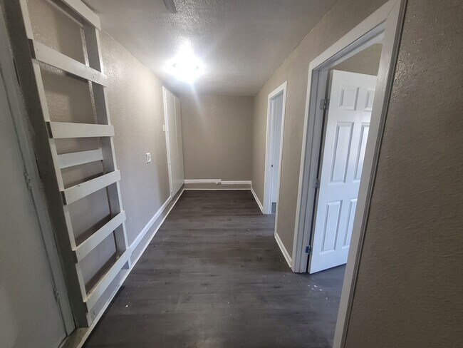 Building Photo - COMING SOON! RARE 5 BEDROOM HOME IN SOUTH OKC / MOORE SCHOOLS!