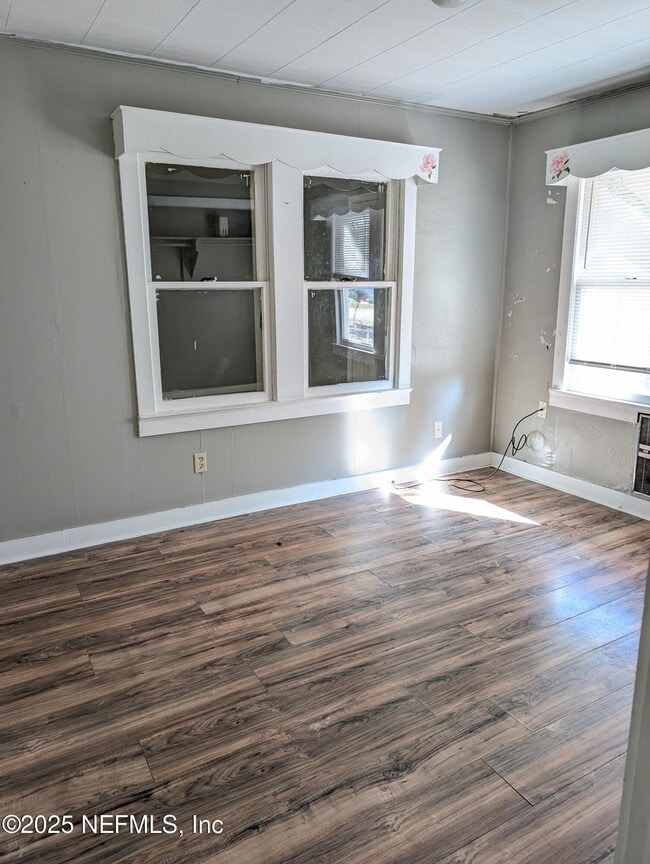 Building Photo - 220 2nd Way