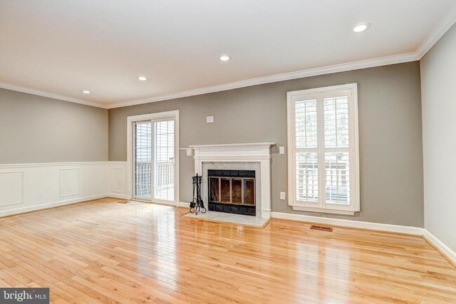 Building Photo - 41 Battersea Bridge Ct