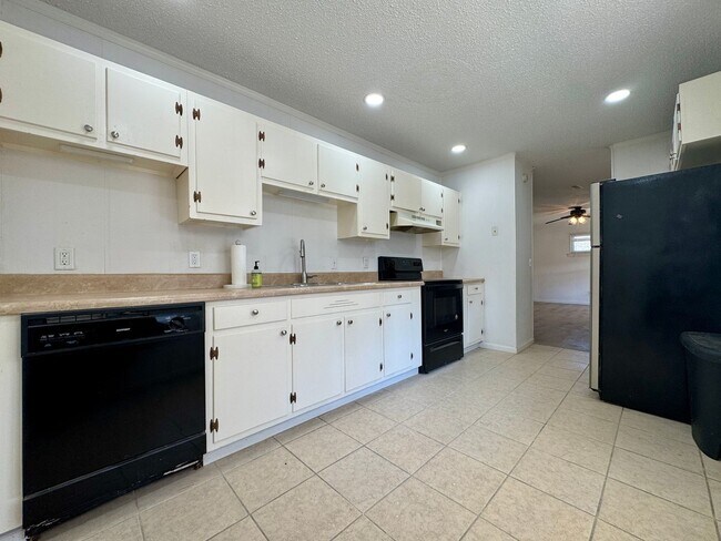 Building Photo - 3531 Sleepy Hollow Rd