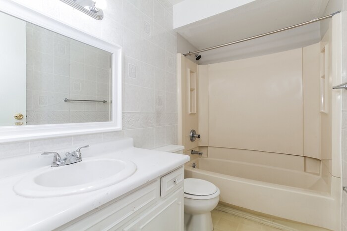 Building Photo - 2597 Fulbourne Dr