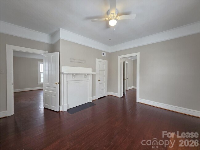 Building Photo - 42 N Cedar St