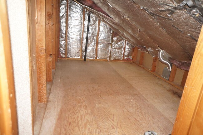 Building Photo - Lake Oswego South Shore Side Traditional