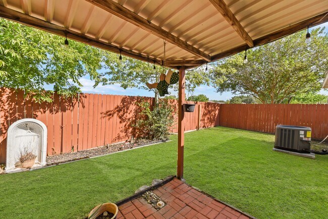 Building Photo - 18210 Beaverdell Dr