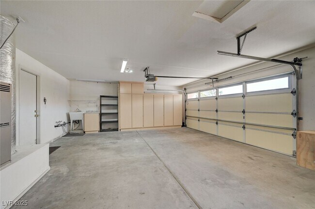 Building Photo - 8208 W Ashkum Ave