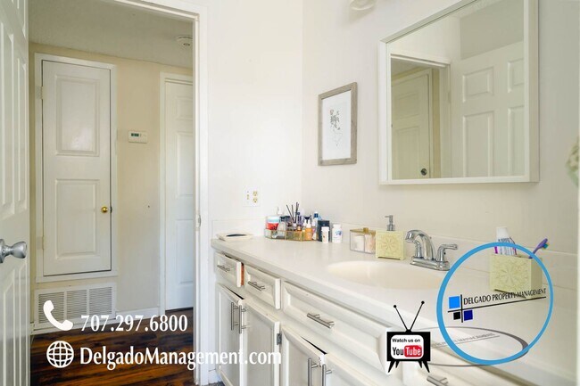 Building Photo - Sausalito living in this 2bd/2ba hillside ...