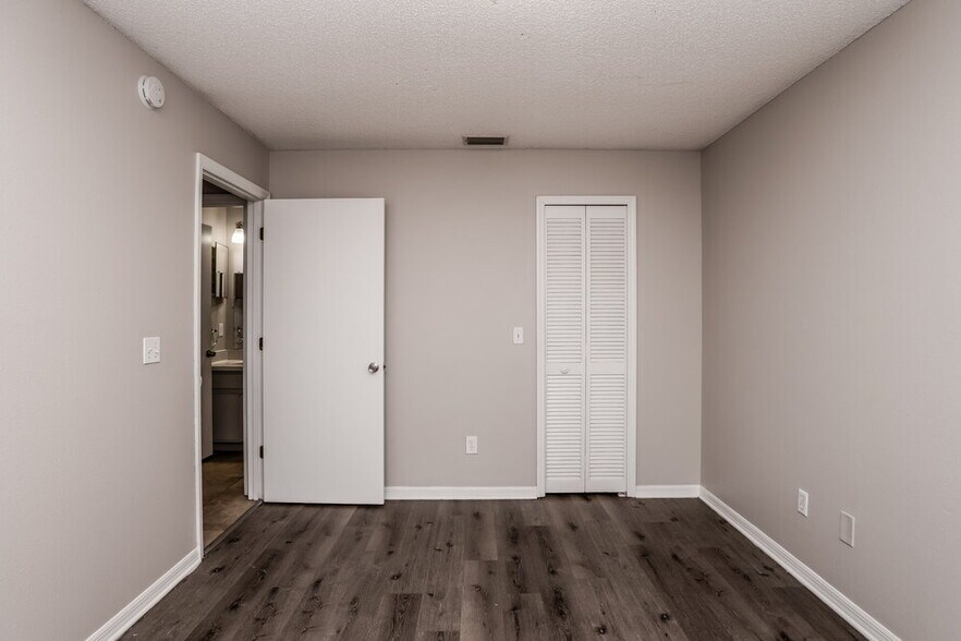 Building Photo - 433 Valley Edge Dr