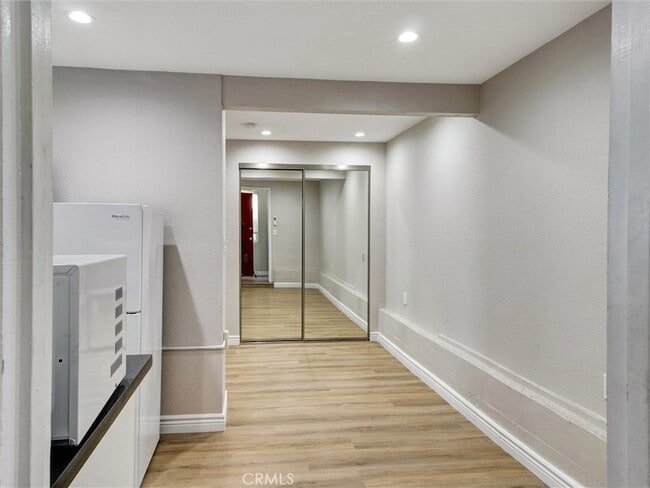 Building Photo - 985 1/2 Dexter Street Unit