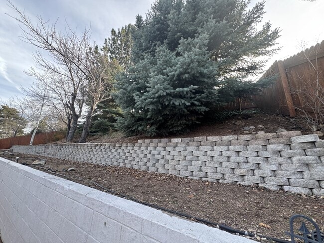 Building Photo - 1855 King Edward Dr