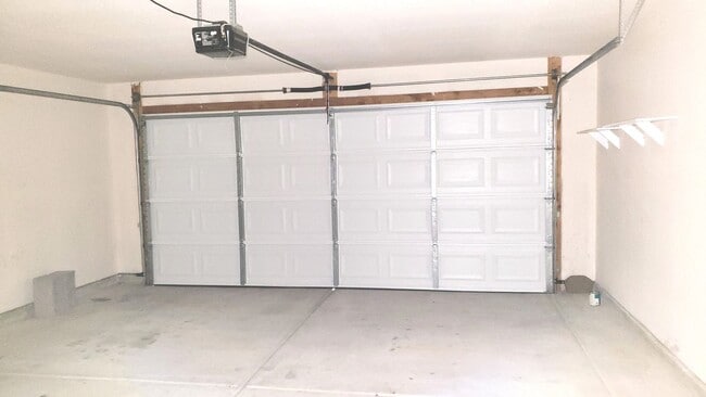 Building Photo - 3 bedroom Rental