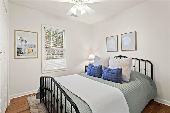 Building Photo - 2070 Ridgedale Rd NE