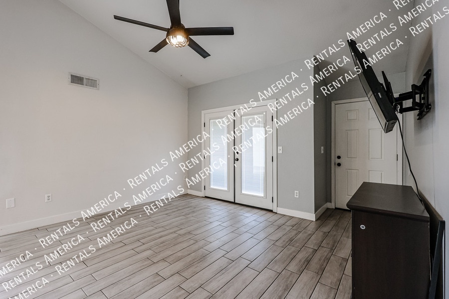 Building Photo - 1631 E Javelina Cir