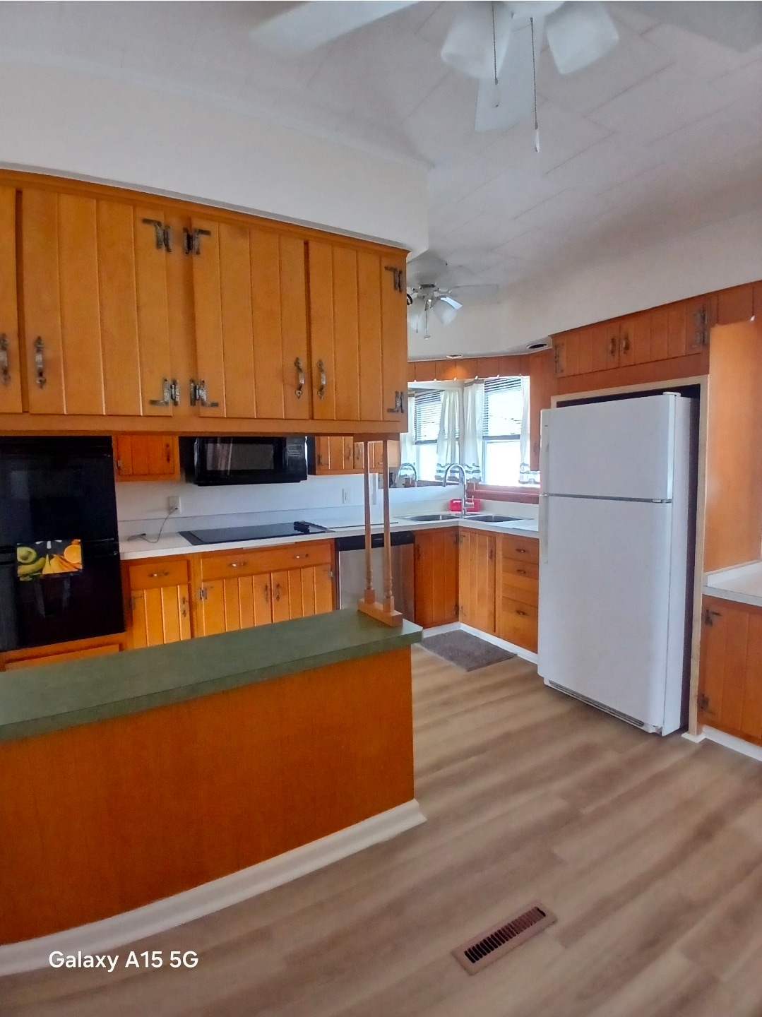 Building Photo - 304 Marshall St