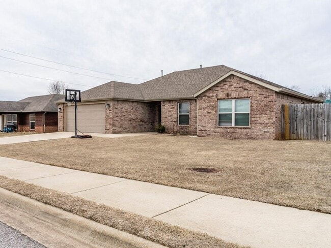 Primary Photo - 140 Willow Dr