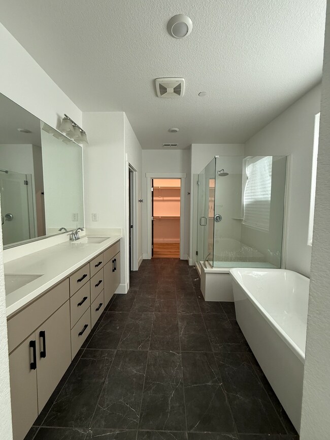 Building Photo - 2347 Mulholland Dr