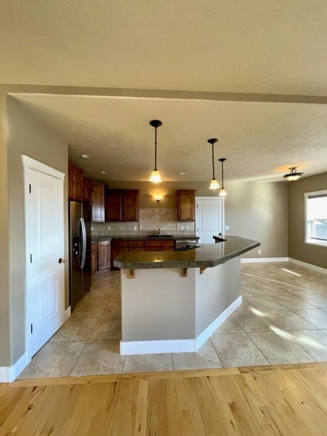 Building Photo - Gorgeous 3 bedroom spacious home in NE Ben...