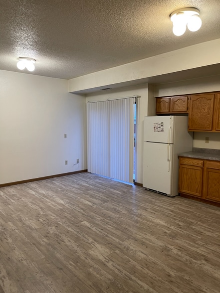 Building Photo - 307 E College St