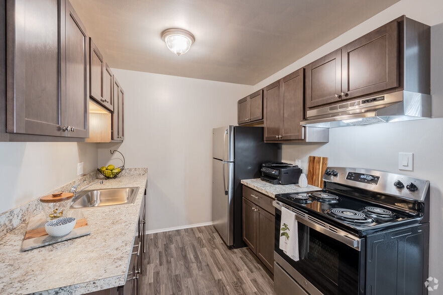 Primary Photo - Crescent Manor