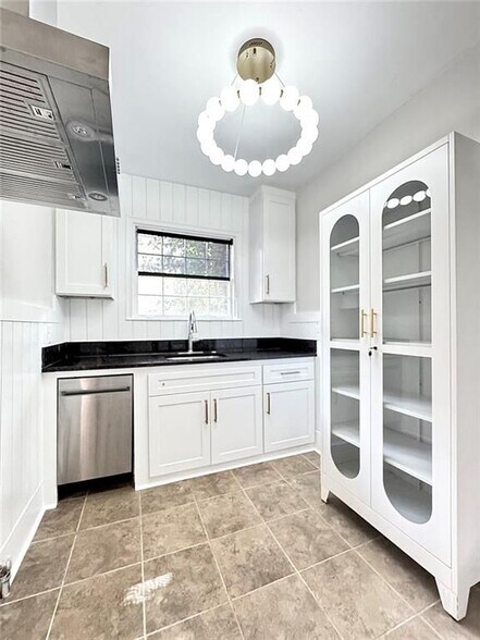 Building Photo - 60 Delmont Dr NE