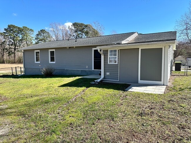 Building Photo - 115 Fieldcrest Dr