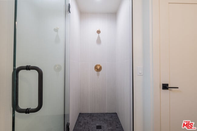 Building Photo - 216 N Catalina Ave