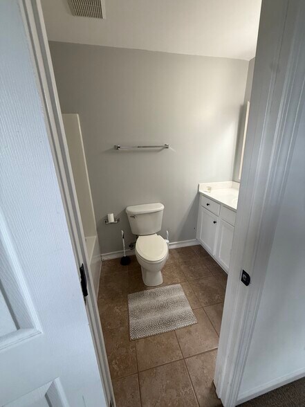 Building Photo - 9084 Haileys Pond Dr