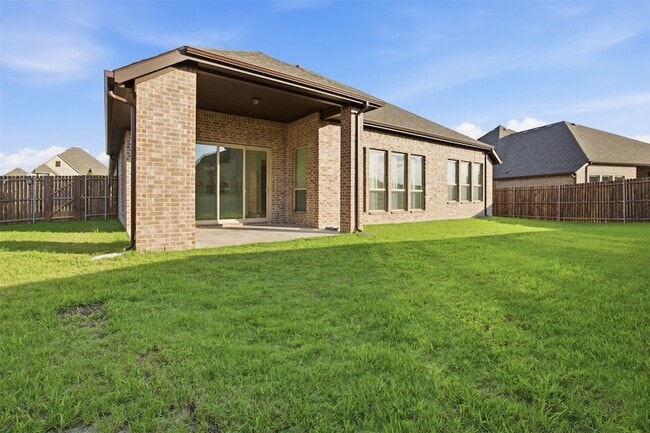 Building Photo - 208 Sequoia Dr