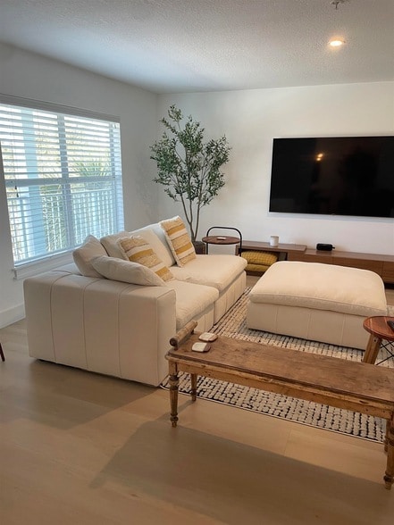 Building Photo - 204 16th St