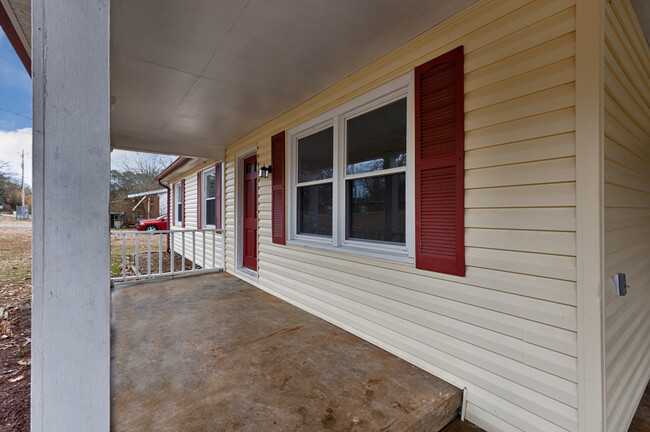 Building Photo - 8143 Old Madison Pike