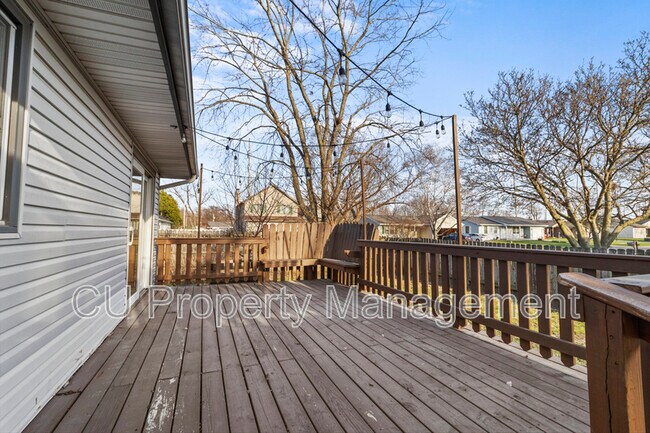 Building Photo - 1903 Sumac Dr